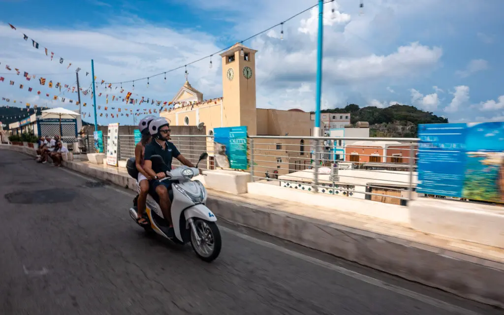 Ponzesi Per Scelta Noleggio Scooter