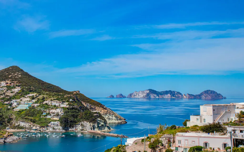 Scopri l'Isola di Ponza – La Tua Meta Ideale per il Giubileo 2025
