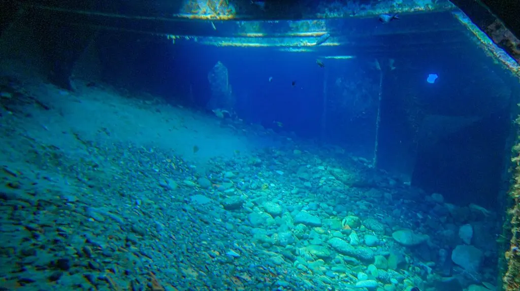 Relitto LST 349 a Ponza: storia del naufragio a Cala dell’Acqua